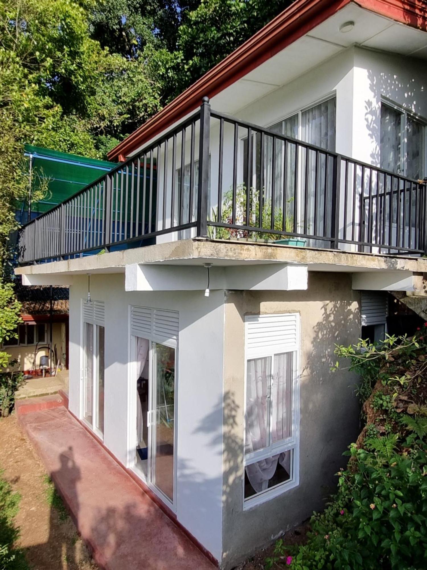 Squirrel'S Nest Hotel Kandy Buitenkant foto
