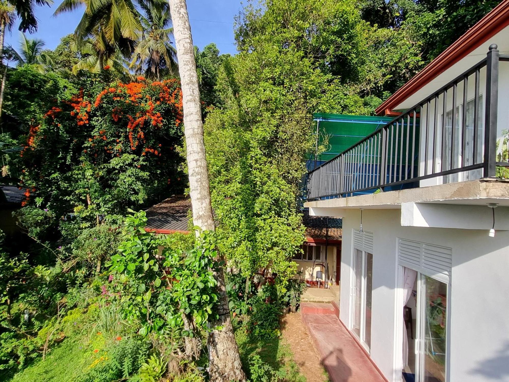 Squirrel'S Nest Hotel Kandy Buitenkant foto